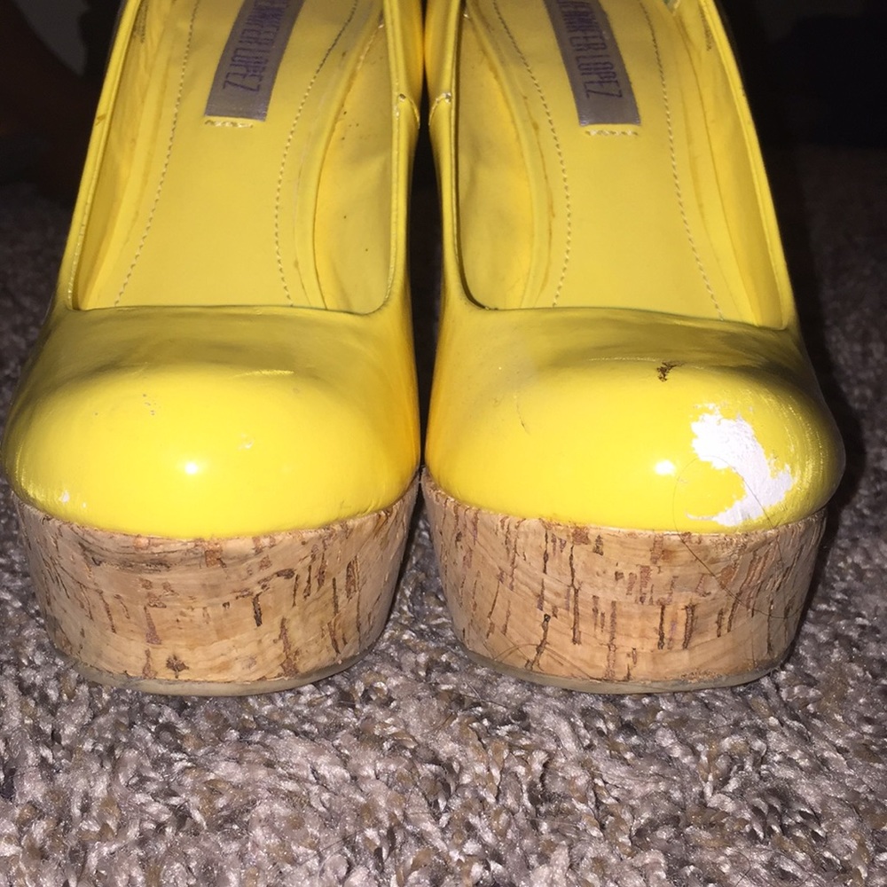 Yellow Pumps - Picture 4 of 8